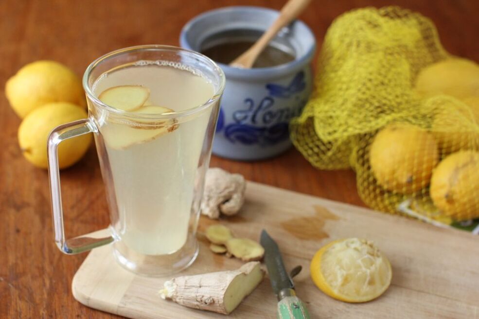 Ingvera limonāde ar medu un citronu sulu